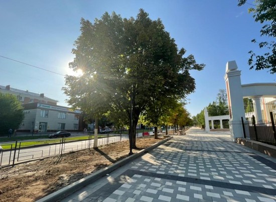 В Волгограде на ул. Титова завершены работы по мощению бульварной зоны